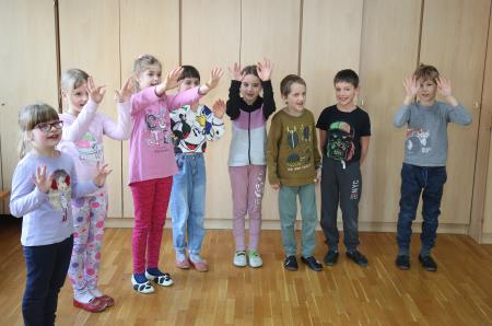 PREDAJA KNJIG UNEC 07 FOTO LJUBO VUKELIČ